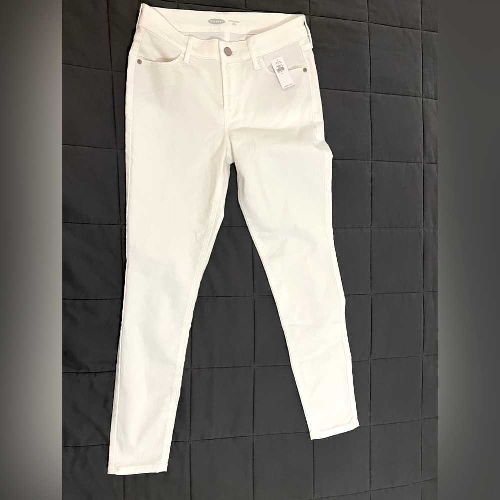 NWT Old Navy size 2 Rockstar mid-rise white skinny jeans - NWT Brand new